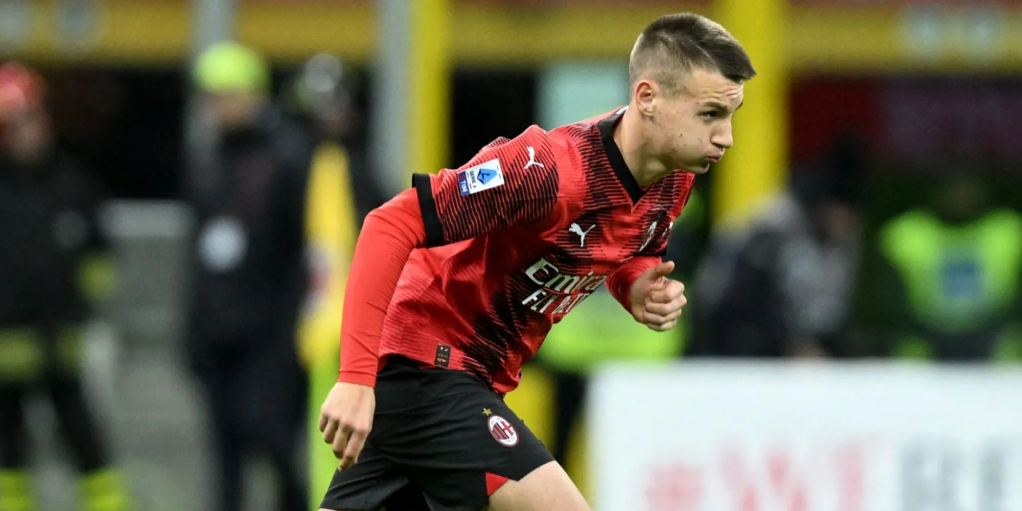 AC Milan - Francesco Camarda thay người vào sân trong trận đấu với Frosinone tại San Siro