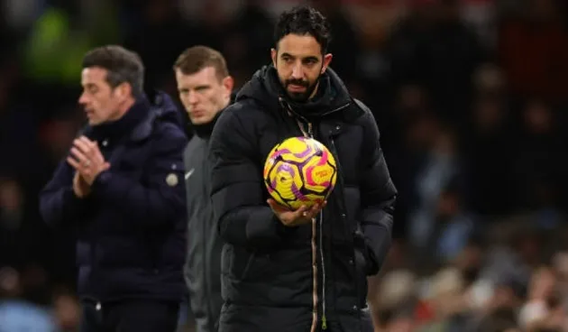 Amorim nên tính đến việc sử dụng Lacey thay vì mua thêm người