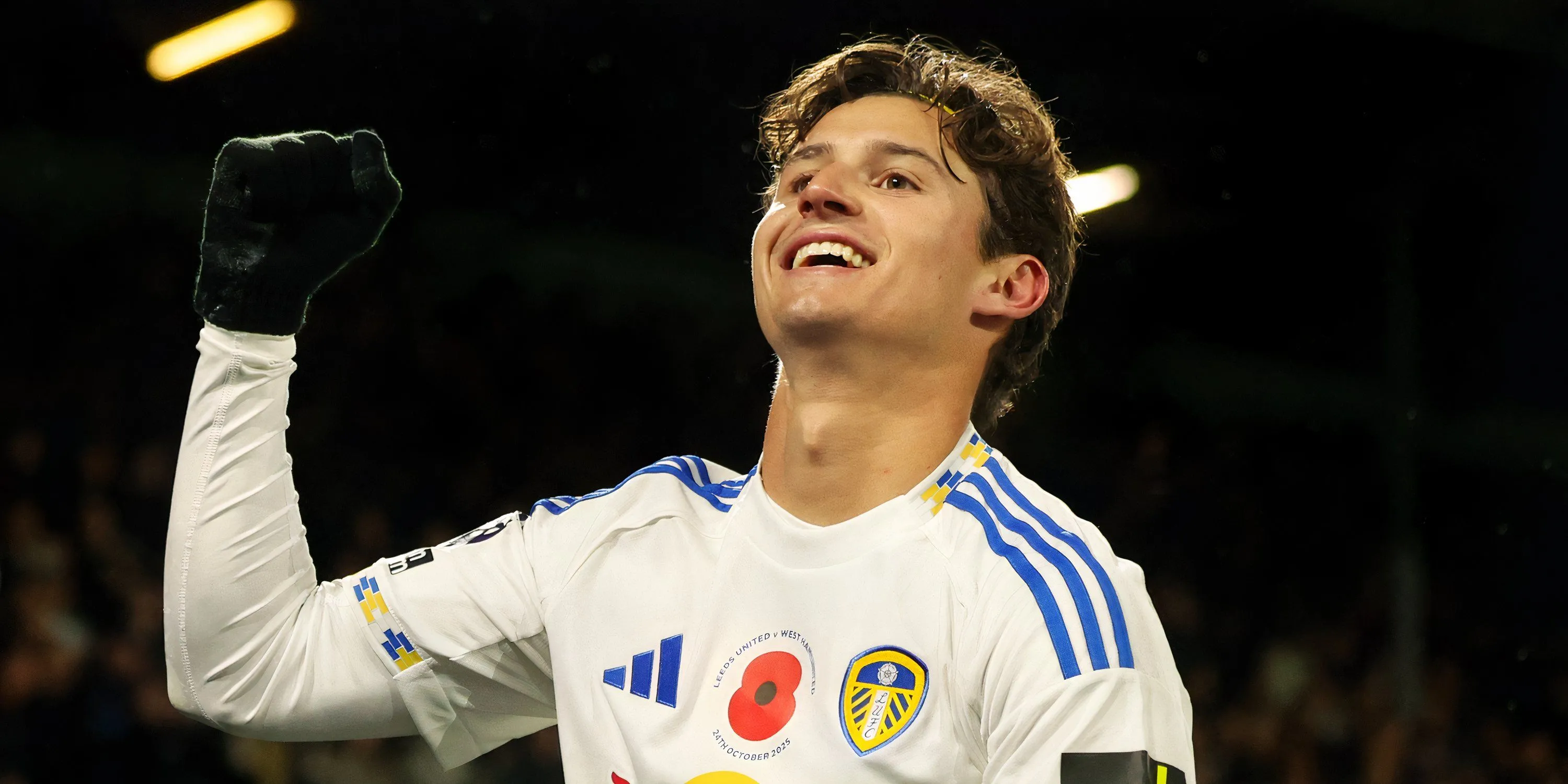 Brenden Aaronson trong trang phục Leeds United