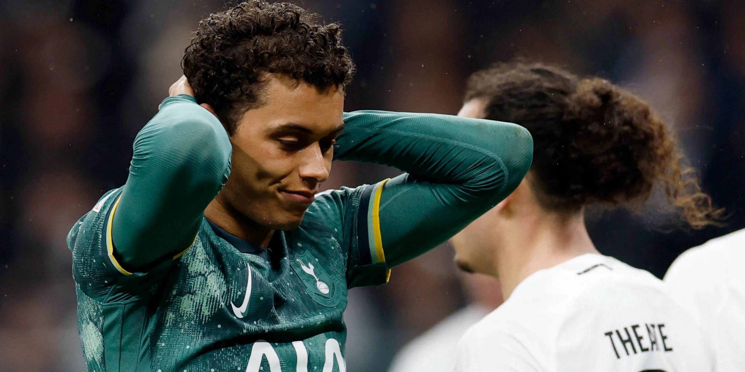 Brennan Johnson ghi bàn cho Tottenham trong trận đấu gần đây trước khi nhận thẻ đỏ