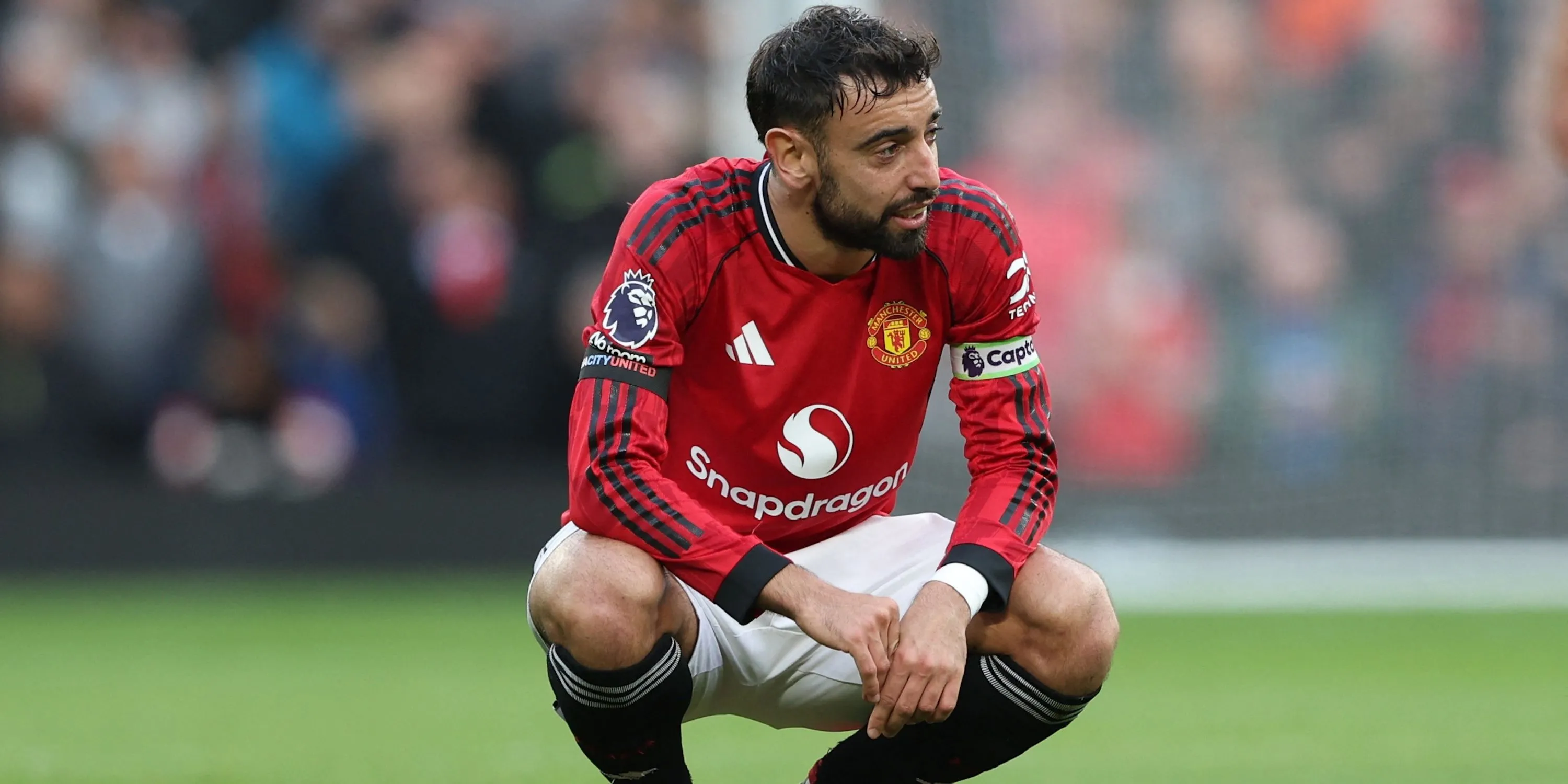 Bruno Fernandes phản ứng sau một trận đấu tại Old Trafford