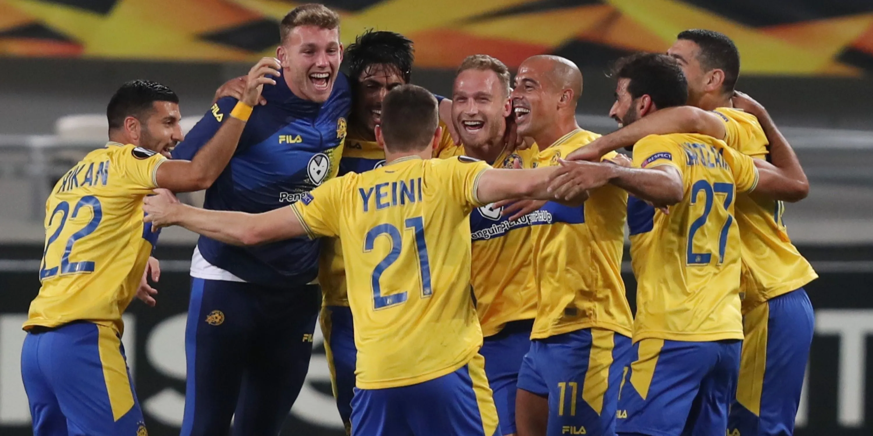 Cầu thủ Maccabi Tel Aviv ăn mừng chiến thắng
