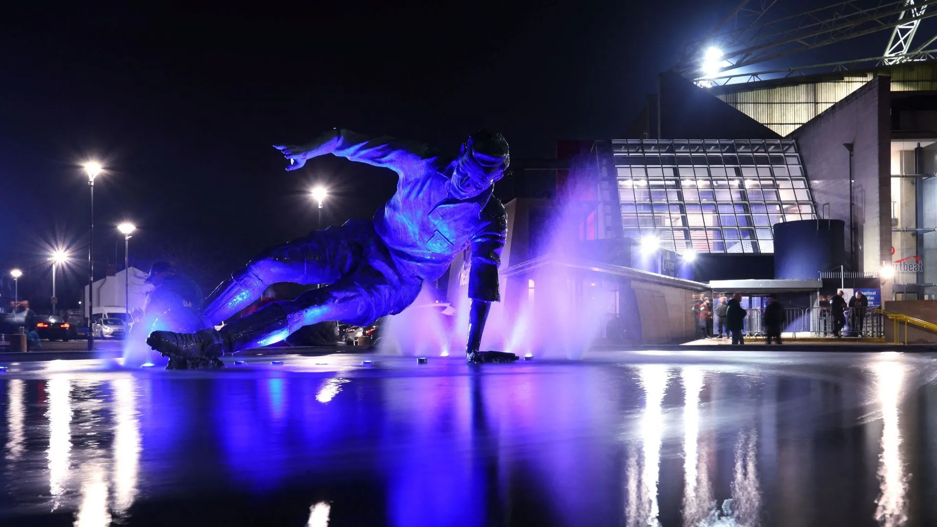 Cầu thủ Thierry Small trong trang phục Preston North End thi đấu tại Deepdale