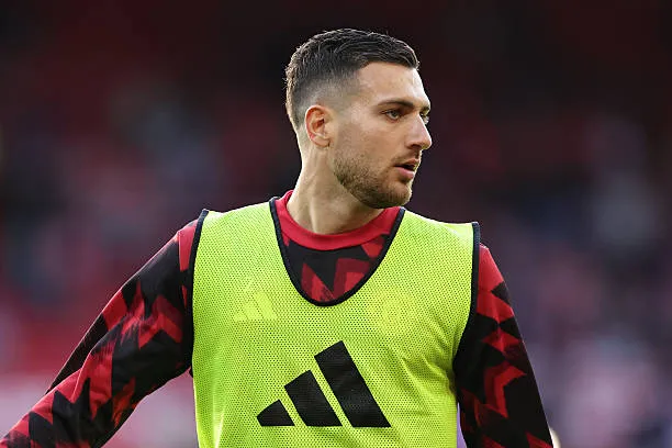 Dalot và Dorgu đều không phải là những lựa chọn lý tưởng.