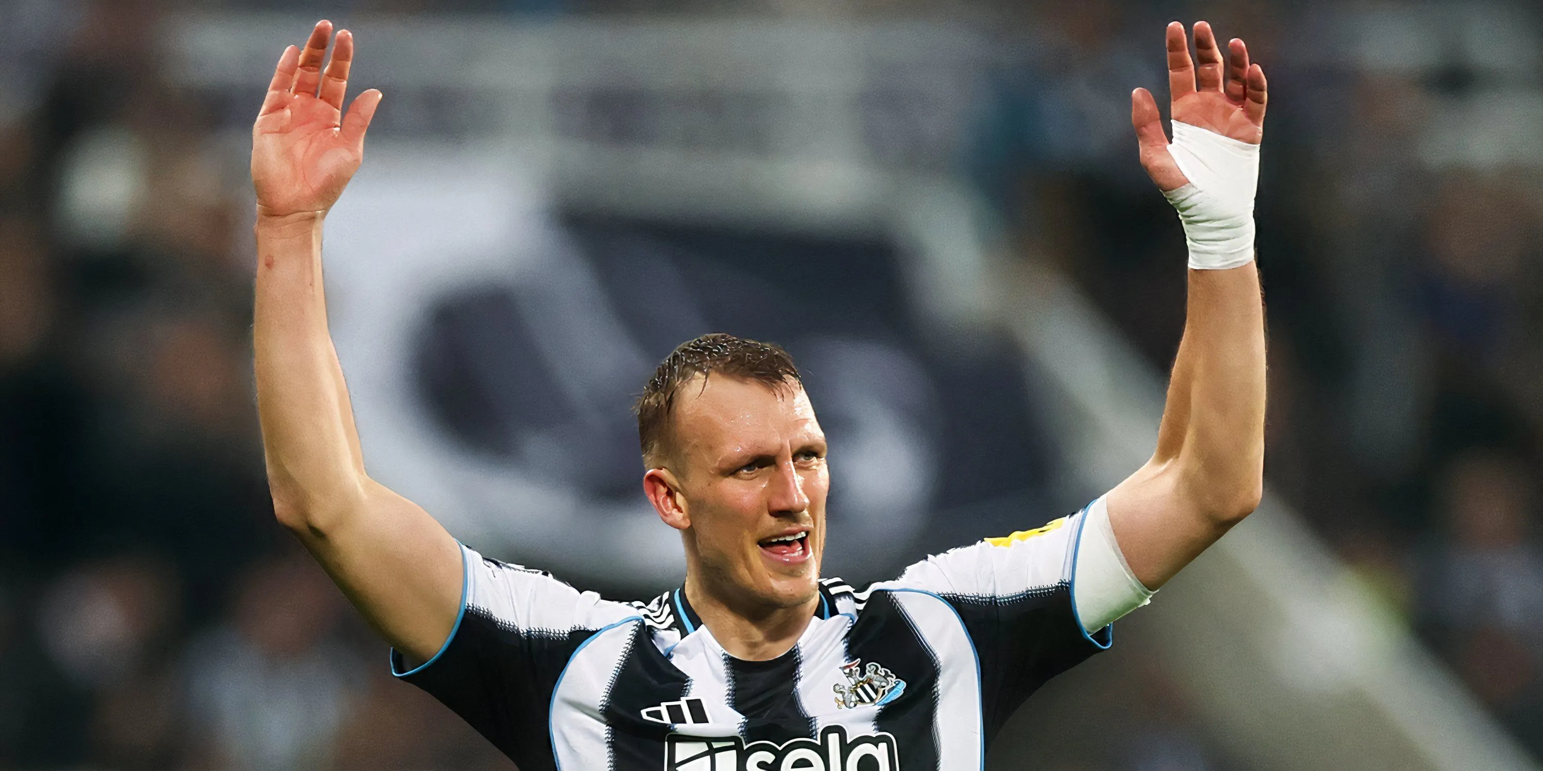 Hậu vệ Dan Burn thể hiện sự kiên trì và cam kết với lối chơi của Eddie Howe tại Newcastle