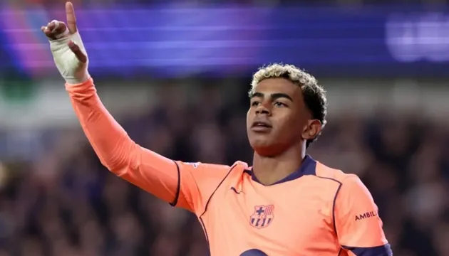 Lamine Yamal ghi siêu phẩm vào lưới Club Brugge trong trận Champions League