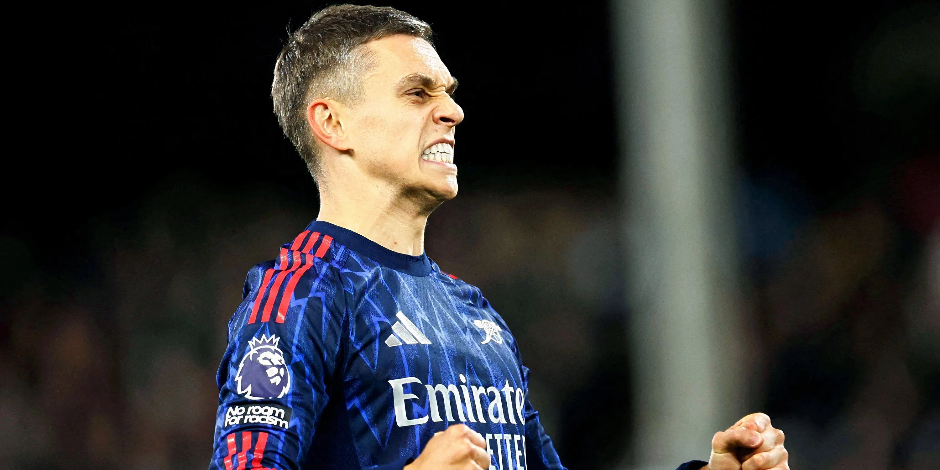 Leandro Trossard thi đấu cho Arsenal trong mùa giải 2024/25