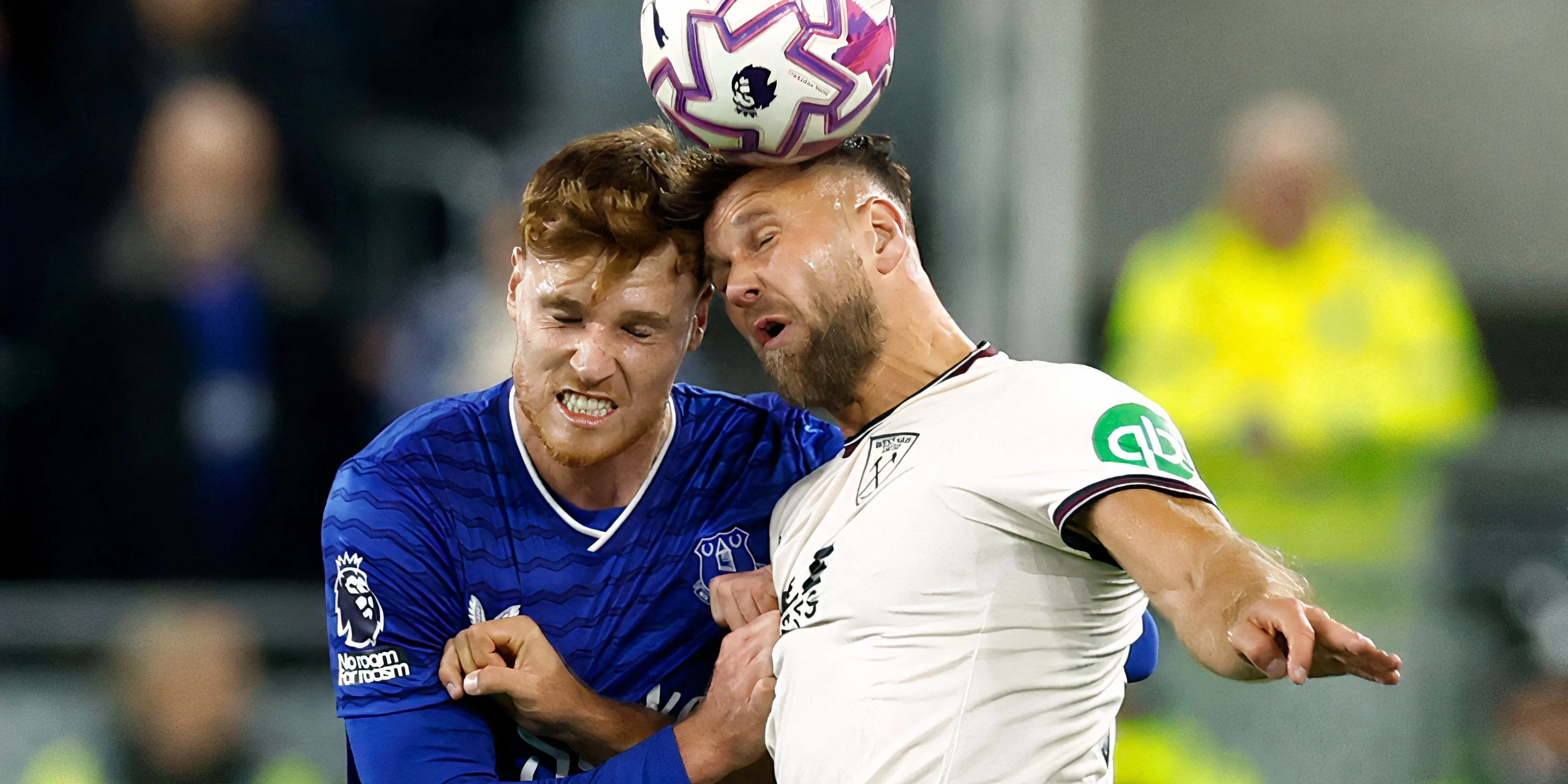 Niclas Füllkrug trong trang phục West Ham United, bộ lộ những dấu hiệu của chấn thương liên tục