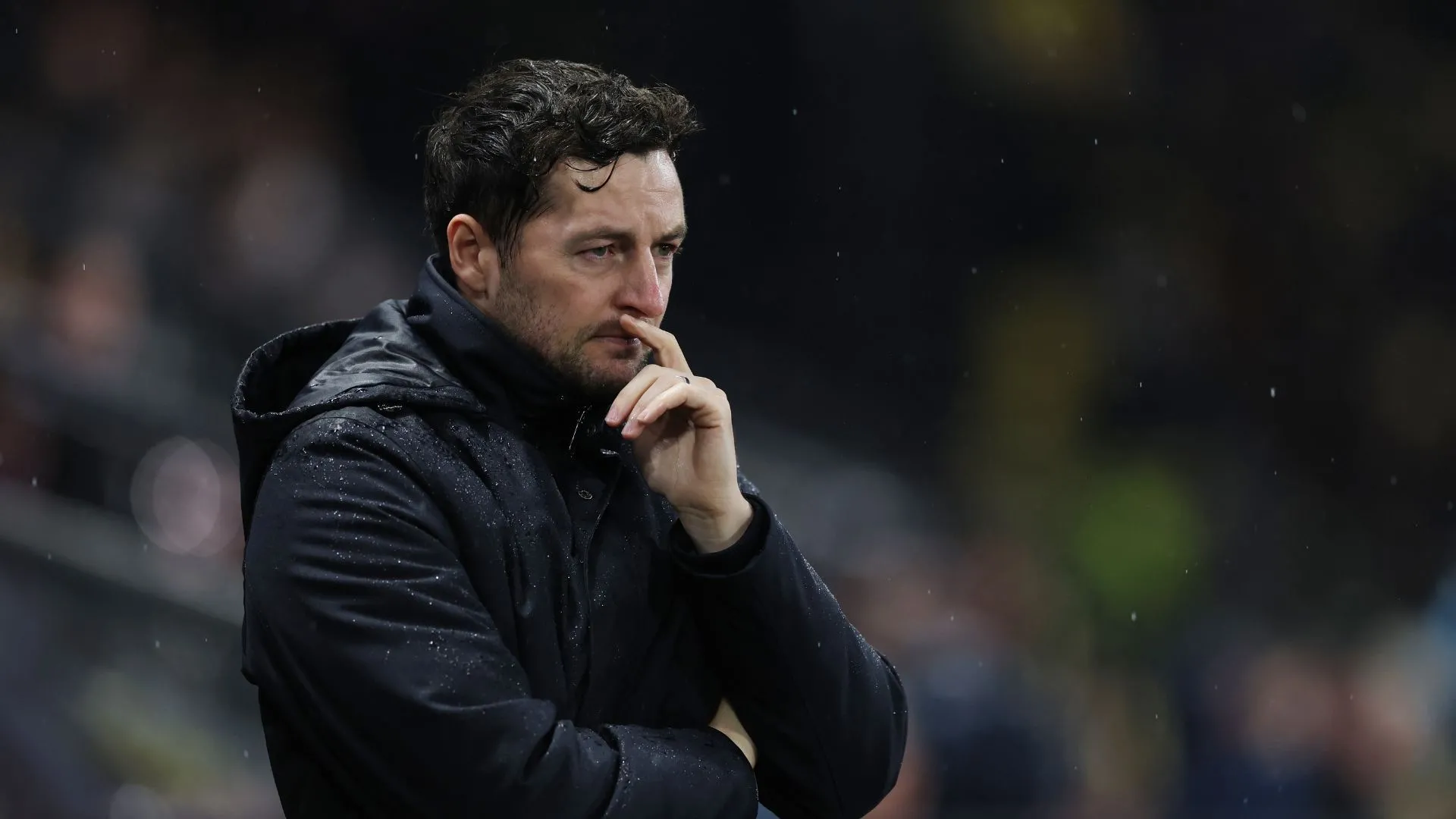 Ryan Mason, HLV trưởng West Bromwich Albion, đang hướng dẫn đội tuyển ở The Hawthorns