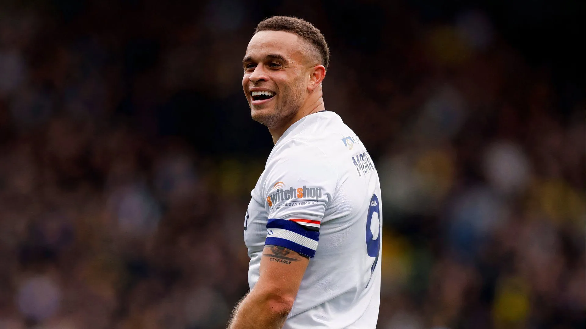 Tiền đạo Carlton Morris khi còn thi đấu cho Luton Town