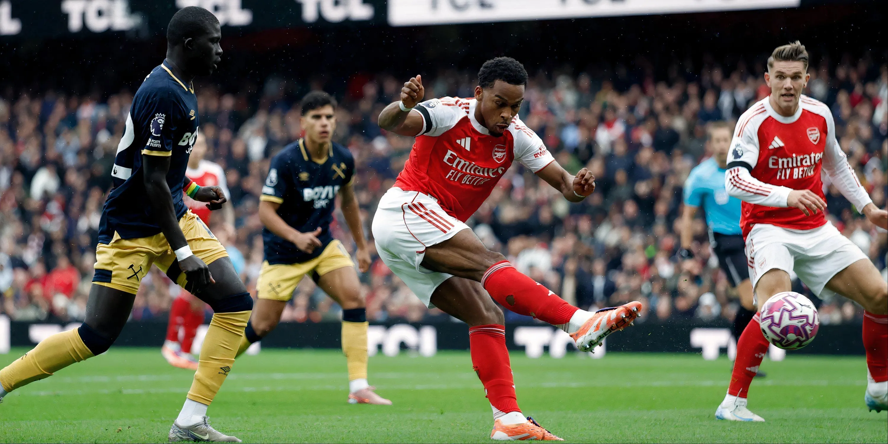 Timber - Arsenal tại trận đấu giữa Arsenal và West Ham