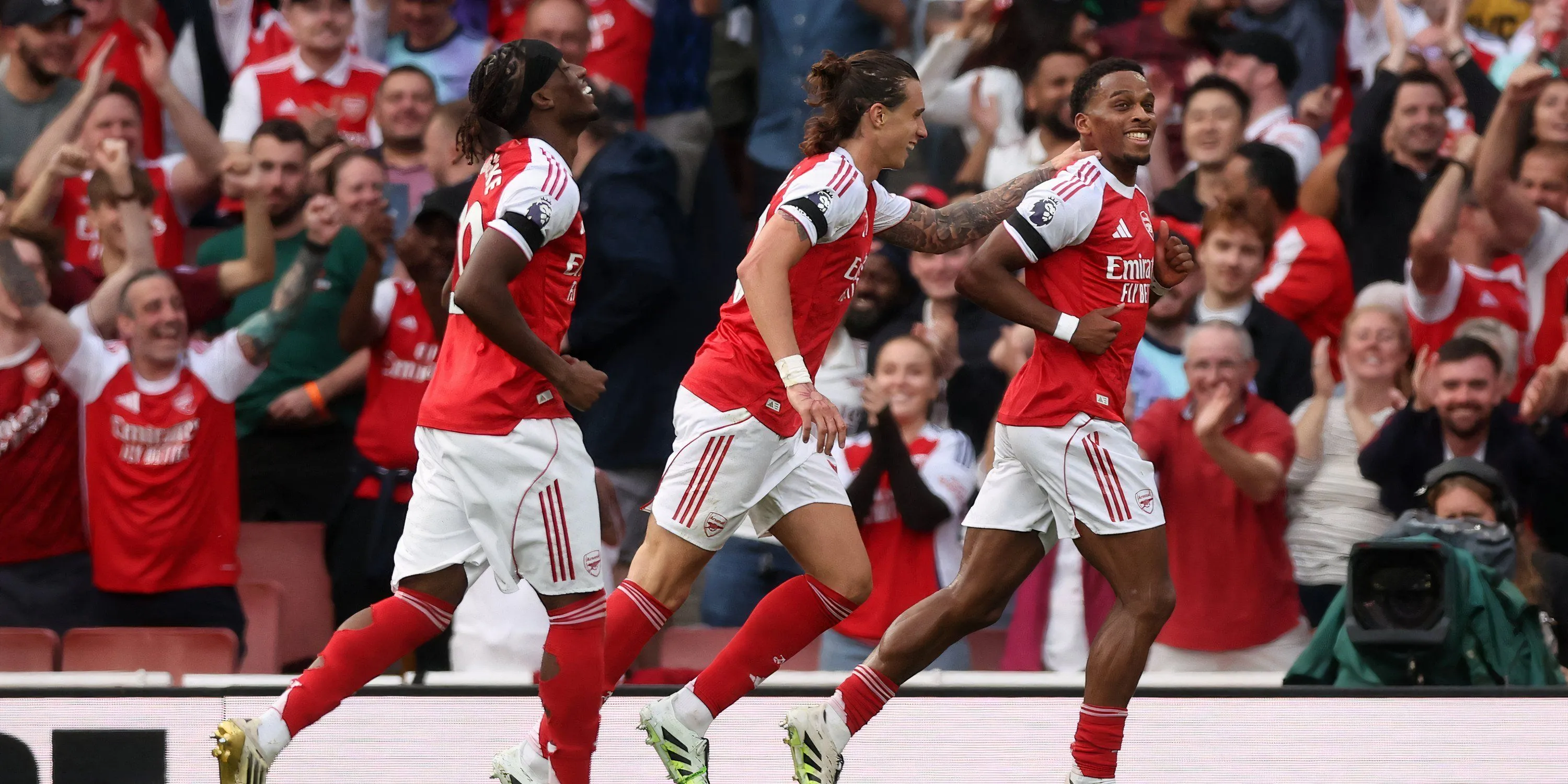 Timber và Calafiori cùng nhau trong chiến dịch phòng thủ cho Arsenal