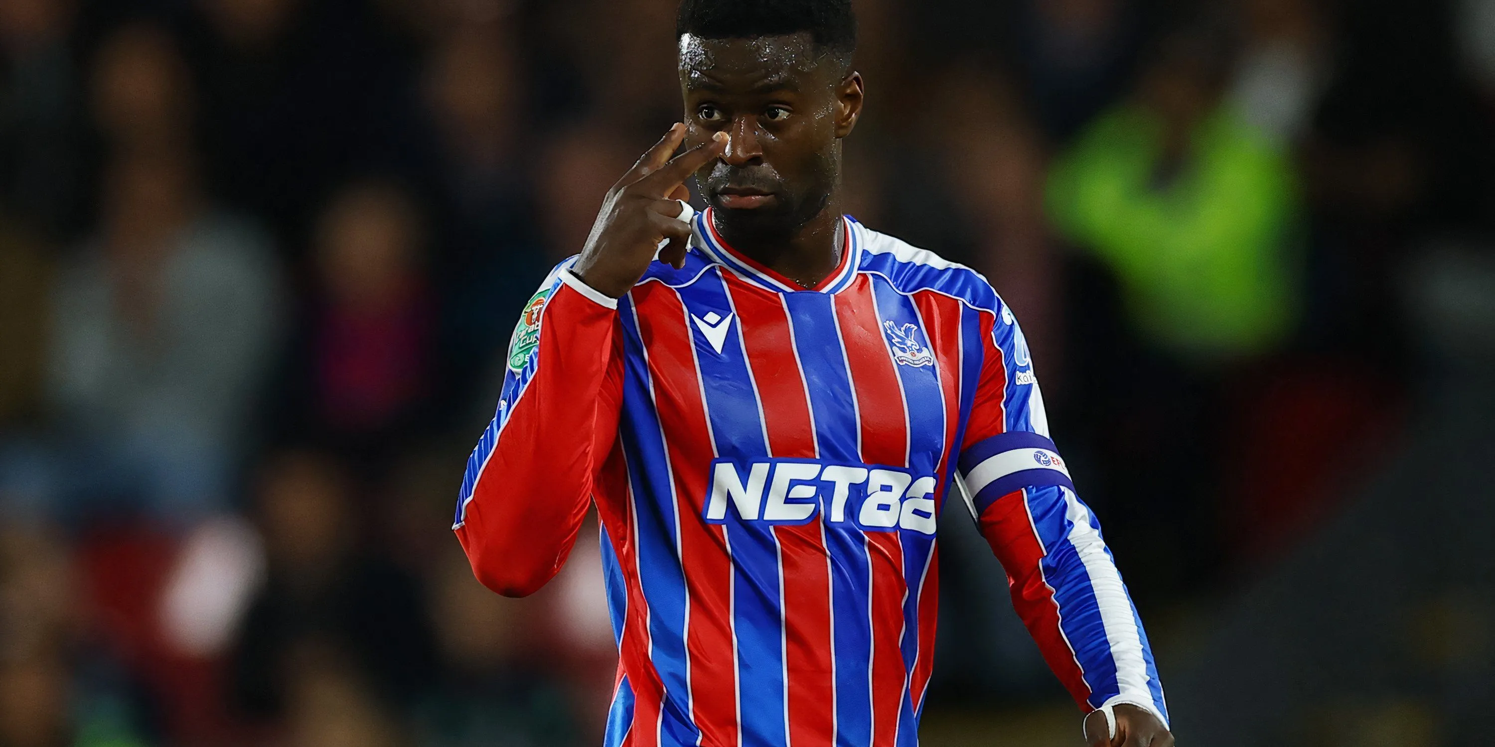 Trung vệ Marc Guehi trong màu áo Crystal Palace, một trong những mục tiêu chính của Liverpool